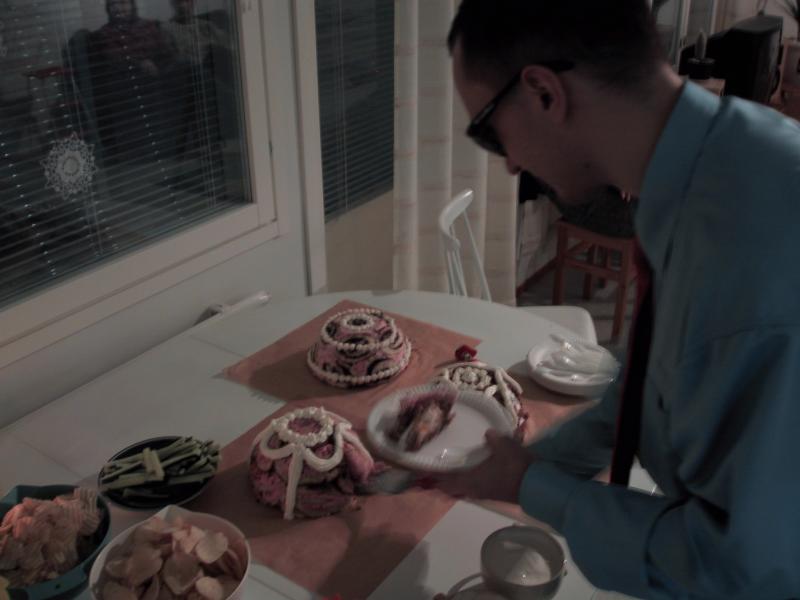 Samantein pit�� maistaa jokaista kakkua.  &copy;Sonicjam
