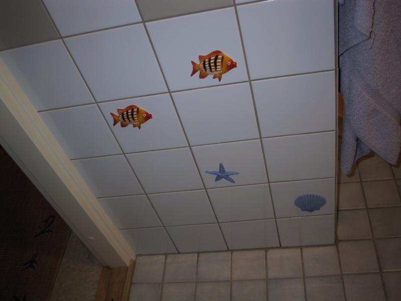 Ietu lahjoitti Tommille el�m�� suihkun seiniin.  &copy;Sonicjam
