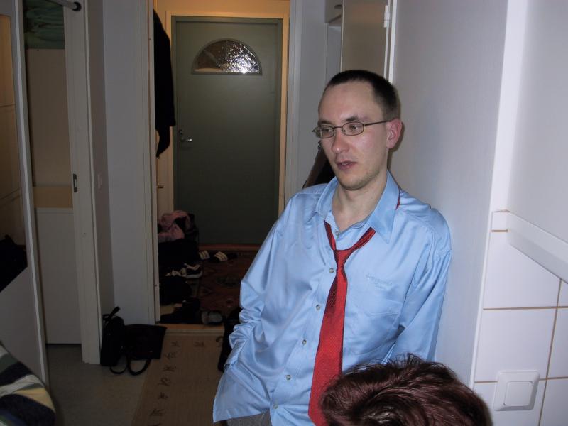 Saunan j�lkeinen hieman ryhdit�n Tommi.  &copy;Sonicjam
