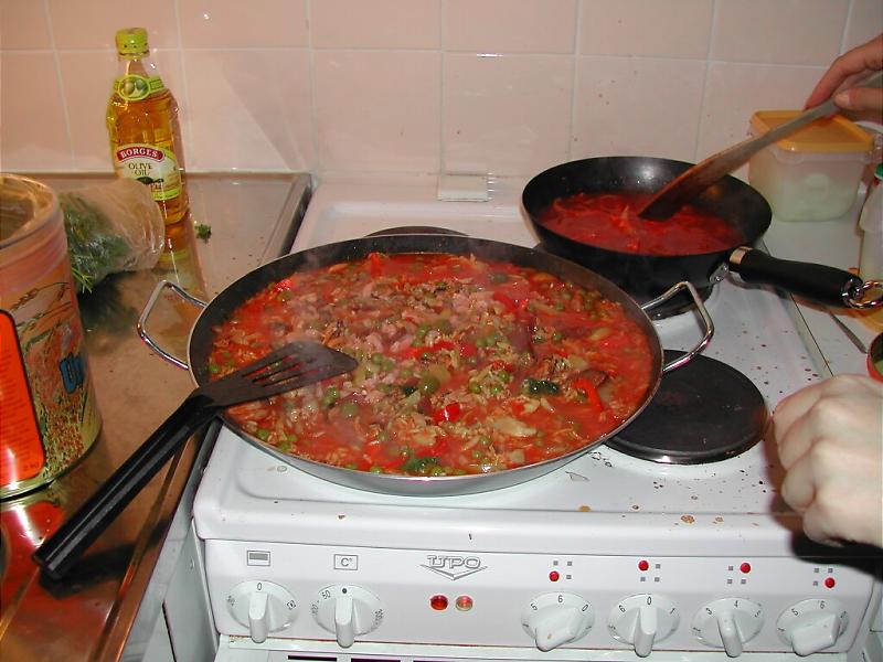 Paella ja sen kasvissisko

