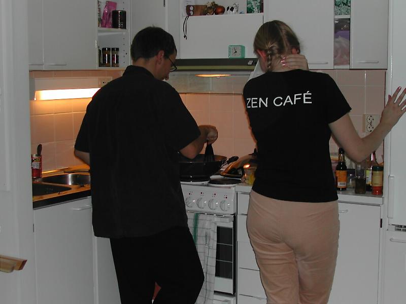 Lilli valvoo wokkausta
